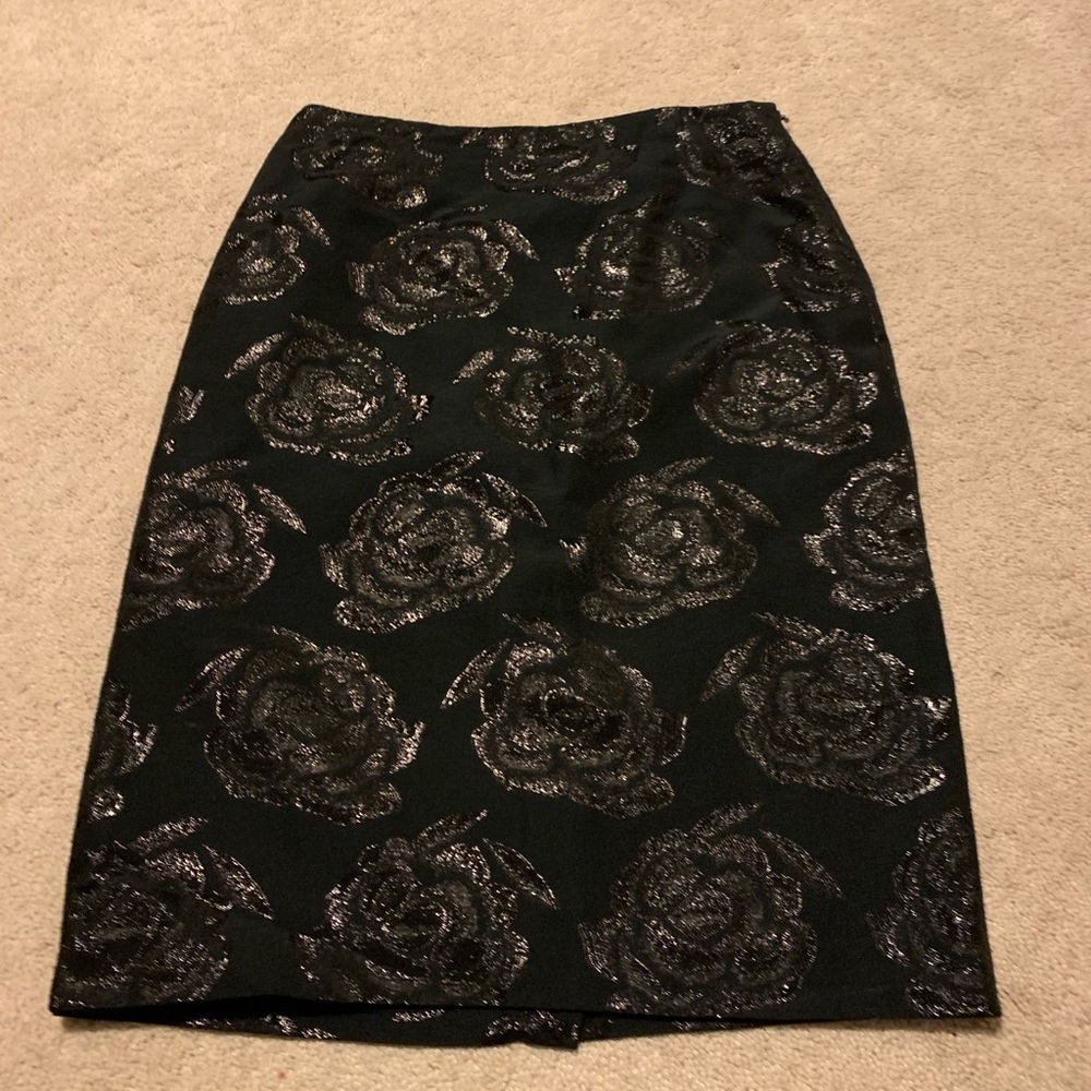 Stunning black pencil skirt. Floral embossed pattern. NEW. Great quality.